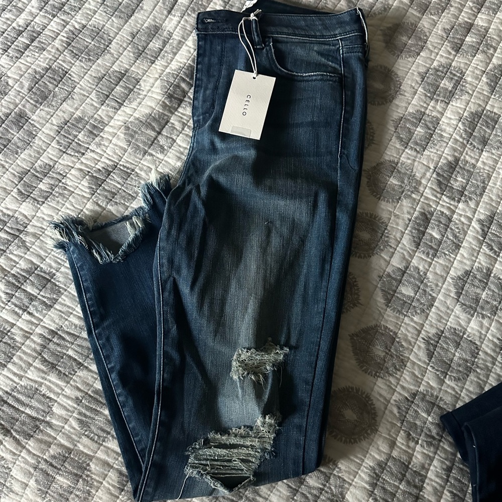 CELLO jeans, shark bite ankles - NWT